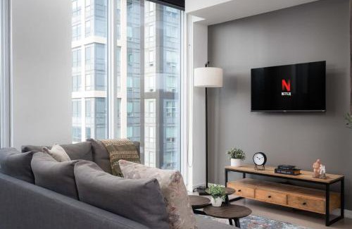Downtown Toronto Apartment | Sunset Views in Chic Condo by Cn Tower