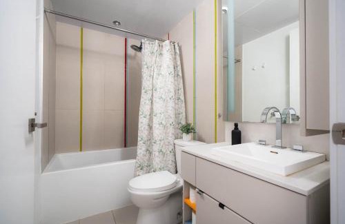 Downtown Toronto Apartment | Sunset Views in Chic Condo by Cn Tower