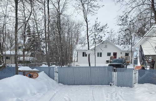 Beaconia Cottage | sunset views, private beach, hiking, ice fishing, marina, harbour, bbq, fire pit
