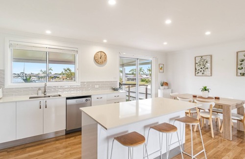 Yamba House | Sunset Waters | Waterfront with Pool