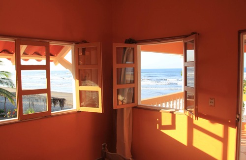 San Diego House | Sunset waves. In Front of The House Lies One of The Best Waves In Nicaragua.