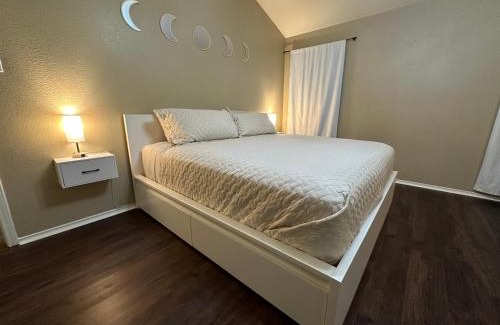 Killeen Apartment | Sunset Zen Space