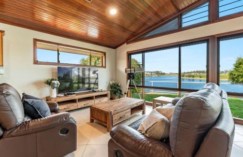 Yamba House | Sunsets at 101 - Pet Friendly Waterfront