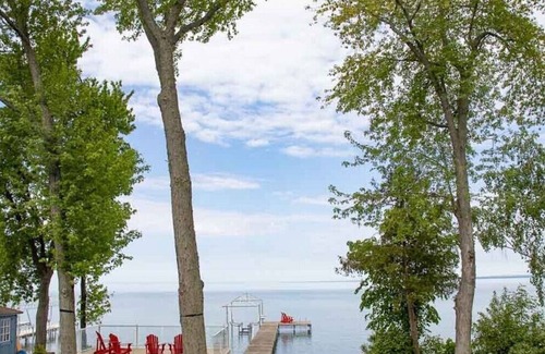 Brechin Cottage | Sunsets on Simcoe - Waterfront Cottage!