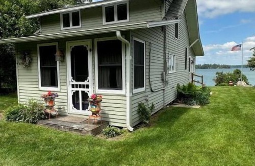 Alexandria Bay Cottage | Sunsets, Ships and Islands