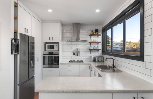 Taupo House | Sunsets, space and family fun