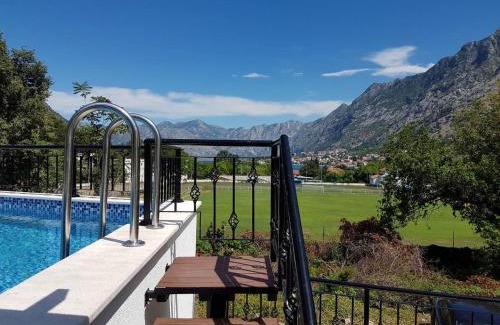 Skaljari Apartment | Sunshine Apartment with Private Pool and Parking