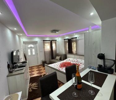 Skaljari Apartment | Sunshine Apartment with Private Pool and Parking