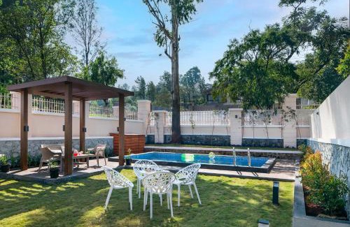 Mahabaleshwar Villa | Sunshine Brooks by StayVista - Experience modern & plush interiors, A private outdoor pool,A quaint gazebo & Indoor games