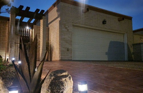 Biggs Field Condo | SUNSHINE FAMILY GETAWAY. NICE CONDO NEAR I10 WITH 4 QUEEN BEDS GREAT VIEW.