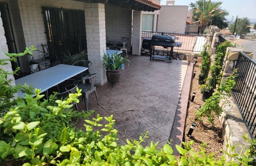 Biggs Field Condo | SUNSHINE FAMILY GETAWAY. NICE CONDO NEAR I10 WITH 4 QUEEN BEDS GREAT VIEW.