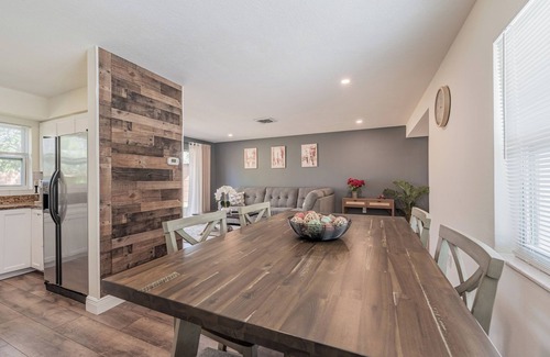 Pinellas Park House | Sunshine Haven. Conveniently located in the <3 of Pinellas County