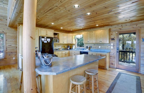 Morganton Cabin | Sunshine In The Pines-Amazing Mountain Views, Fire Pit, Hot Tub, Spacious Home