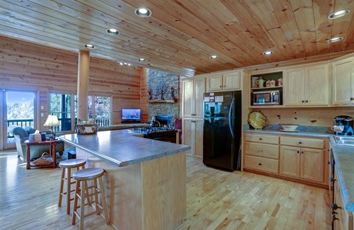Morganton Cabin | Sunshine In The Pines-Amazing Mountain Views, Fire Pit, Hot Tub, Spacious Home