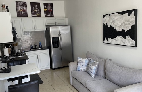 Tampa Apartment | Sunshine is a private apartment with private entrance and all your accommodation