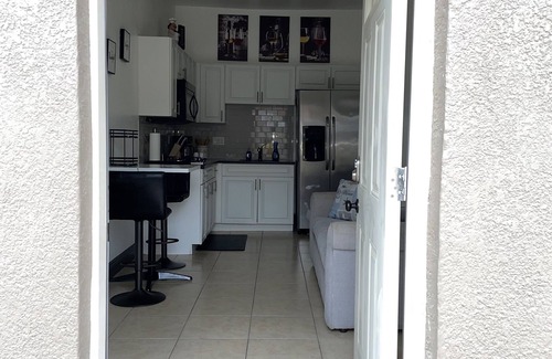 Tampa Apartment | Sunshine is a private apartment with private entrance and all your accommodation