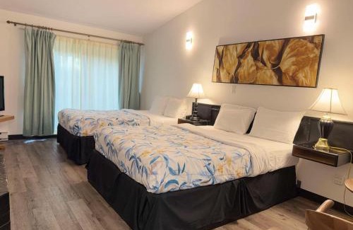 Gibsons Hotel | Sunshine Lodge Inn