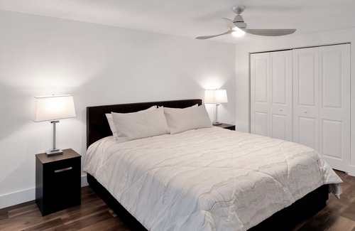 La Villa Gardens House | Sunshine n Key Lime (3-Bedroom Home) with Pool by RedAwning