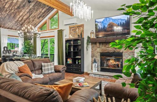 Albrightsville House | Sunshine Pines Sleeps 14 Hot Tub Pool Table Kayaks