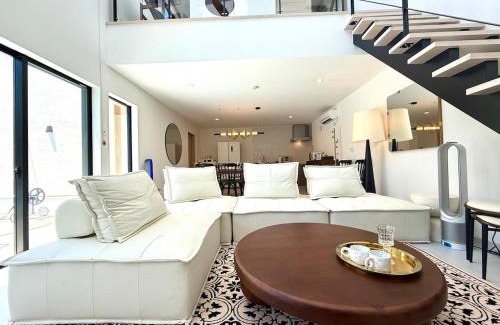 Katakai Villa | Sunshine pool villa 2新築ラグジュアリーリゾートヴィラ温水プール天然芝ゴルフサウナ完備