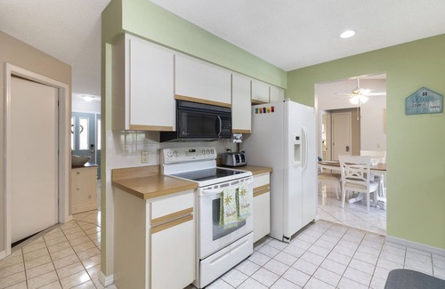Englewood East House | Sunshine Retreat 3/2 Heated Pool Home