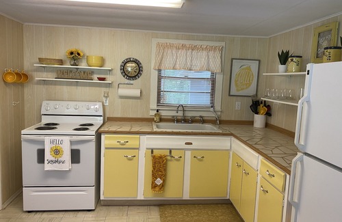 Piedmont House | Sunshine Shack at Clearwater Lake (sleeps 6)