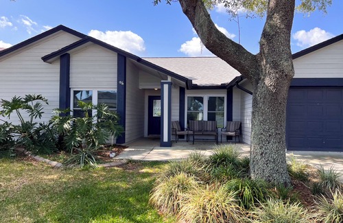 East County Civic Group House | Sunshine Splash: Pool Home Escape in Tampa Suburbs