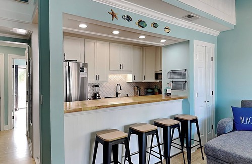 Holiday Beach Condo | Sunswept Condominium #210 | Gulf View + Resort Amenities