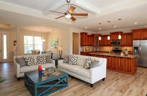 Pinehurst House | Suntan | Canal view | Pool | Bikes