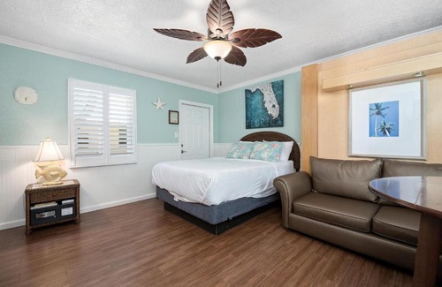 Nokomis Resort | Suntan Terrace
