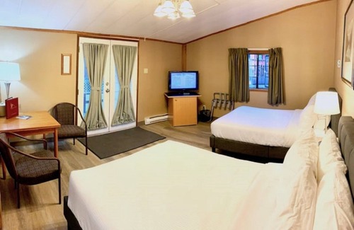 Sunwapta Falls Cabin | Sunwapta Falls Rocky Mountain Lodge