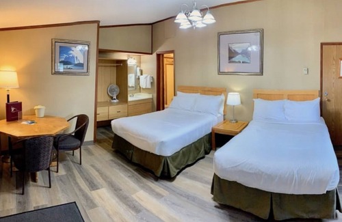 Sunwapta Falls Cabin | Sunwapta Falls Rocky Mountain Lodge