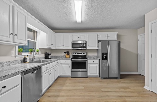 Watkinsville House | Sunwoven Townhouse half a mile to downtown!