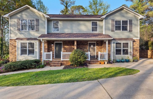 Watkinsville House | Sunwoven Townhouse half a mile to downtown!