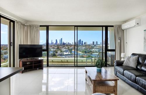 Mermaid Waters Apartment | Supa Sized 3 bedroom 2 bath