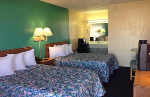 Siloam Springs Hotel | Super 7 Inn Siloam Springs