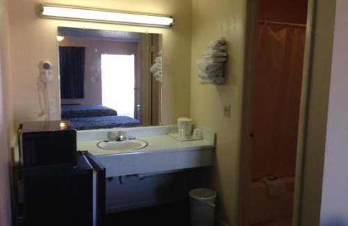 Siloam Springs Hotel | Super 7 Inn Siloam Springs