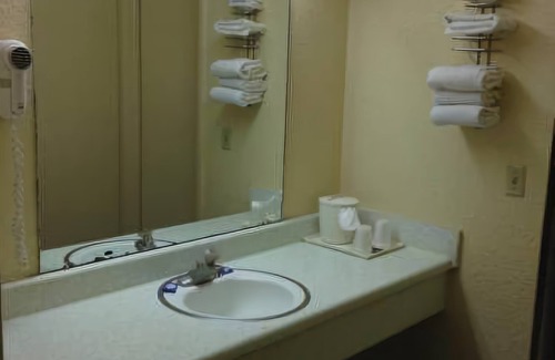 Siloam Springs Hotel | Super 7 Inn Siloam Springs