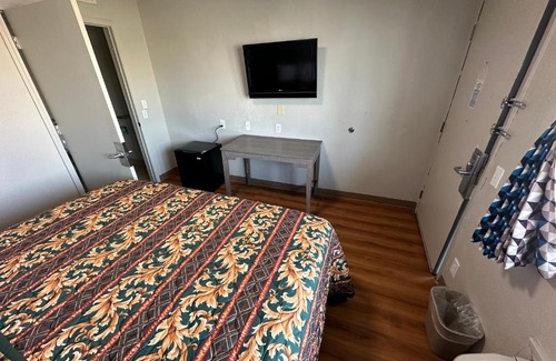 Joplin Hotel | Super 7 inn