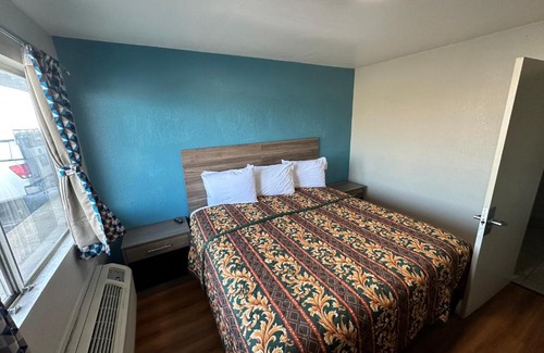 Joplin Hotel | Super 7 inn