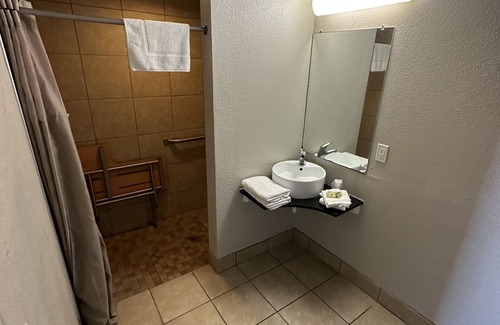 Joplin Hotel | Super 7 INN