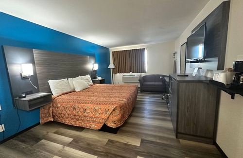 Tecumseh Hotel | Super 7 Inn