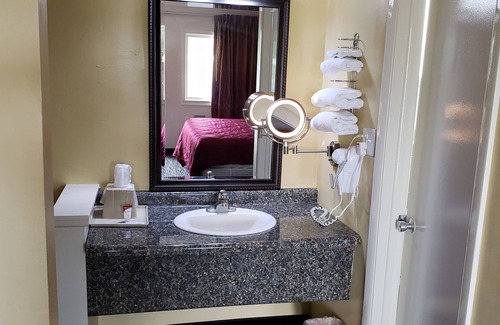 Sedalia Hotel | Super 7 Motel Sedalia