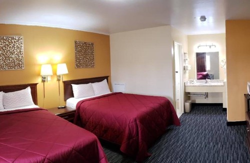 Sedalia Hotel | Super 7 Motel Sedalia