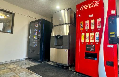 Coralville Hotel | Super 7 Motel