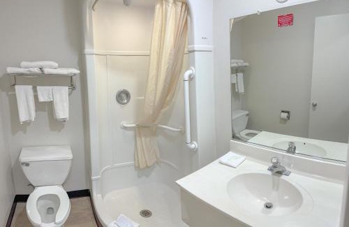 Coralville Hotel | Super 7 Motel