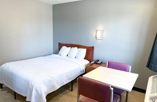 Coralville Hotel | Super 7 Motel