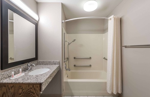 Alexander City Hotel | Super 8 by Wyndham Alexander City