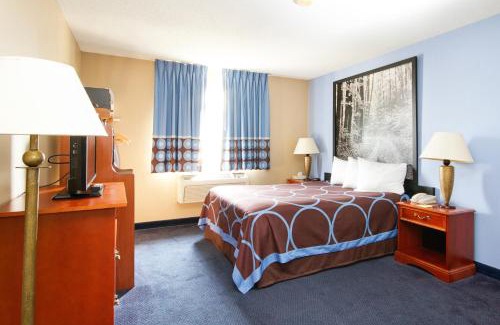 Adrian Hotel | Super 8 by Wyndham Adrian