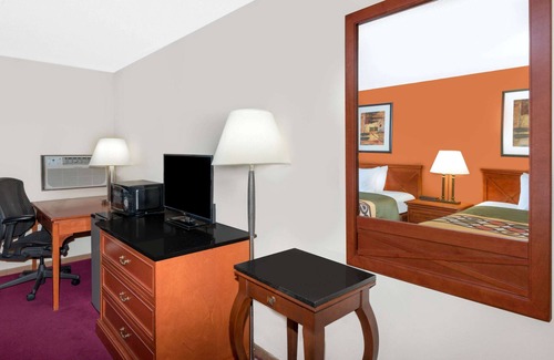Algona Hotel | Super 8 by Wyndham Algona
